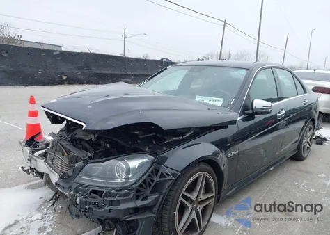 2012 Mercedes-Benz C 63 Amg z USA, uszkodzony, nr VIN WDDGF7HB1CA689580